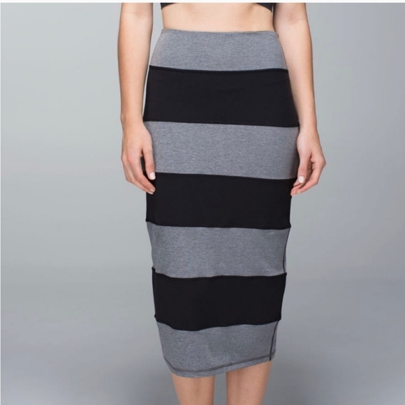 Lululemon  Yoga Over Skirt - Picture 2 of 4